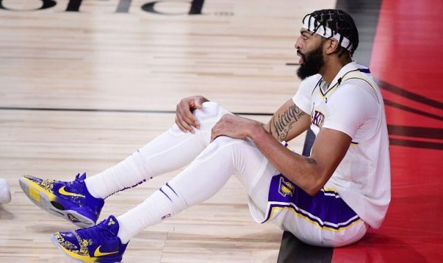 porter des Kobe aux pieds