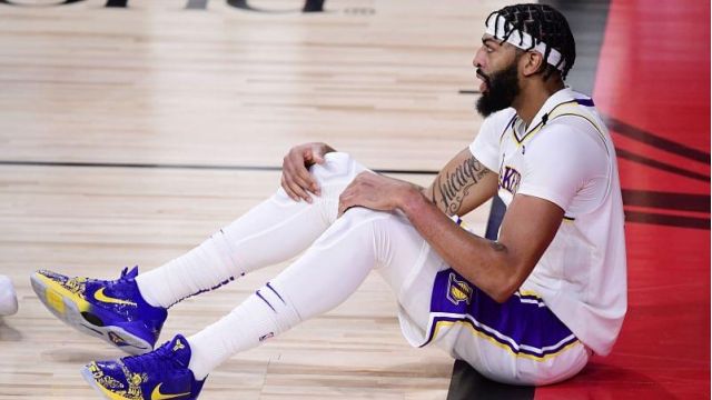 porter des Kobe aux pieds